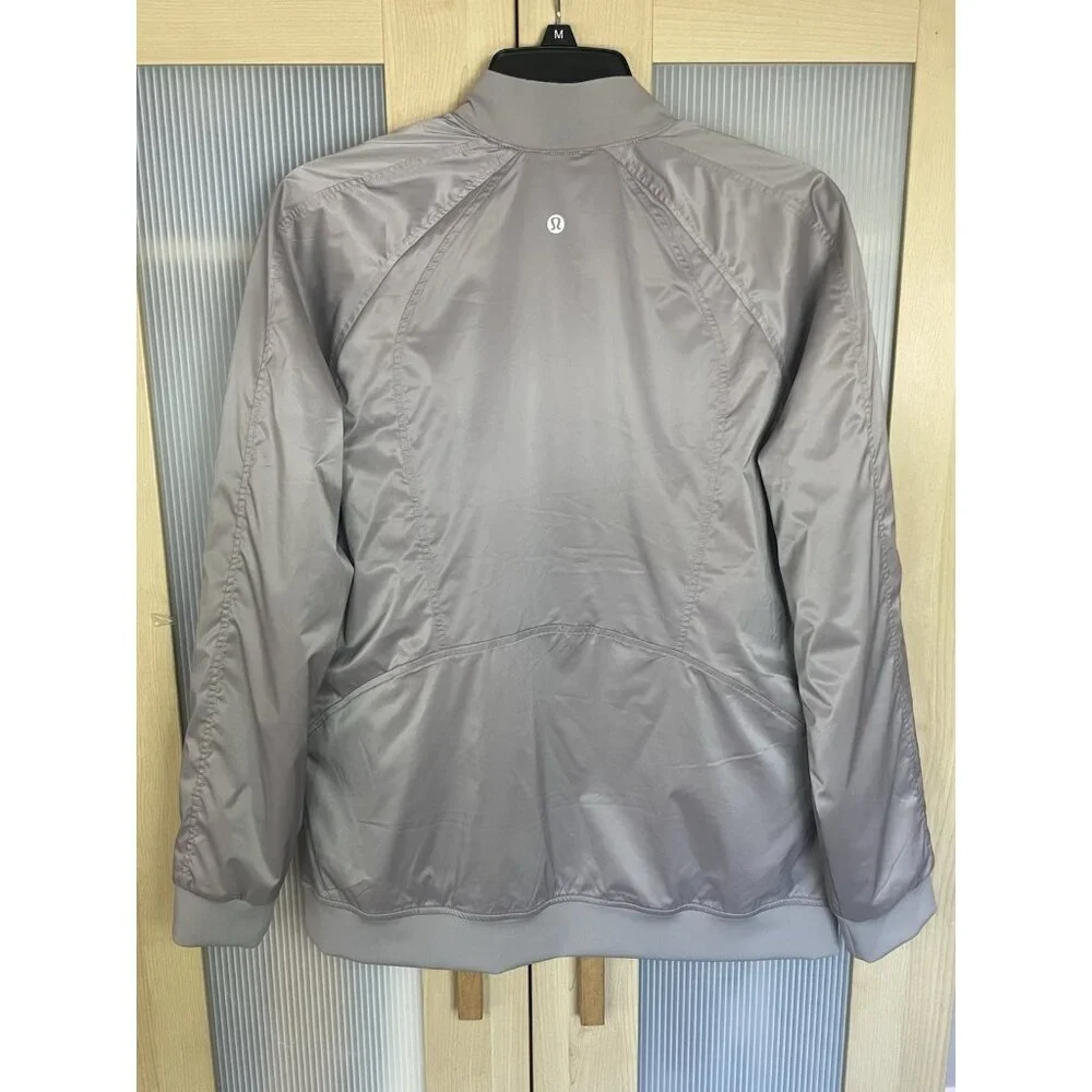 LULULEMON Jacket Womens Sz 8 Trace Back Bomber Light Gray Silver Sporty Athletic